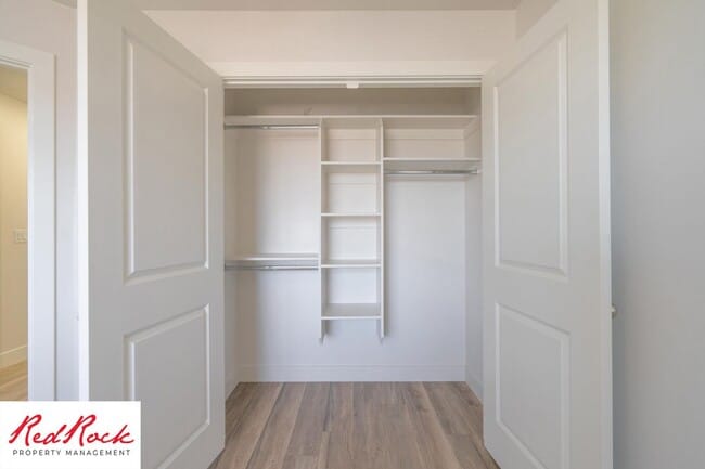 Building Photo - Gorgeous 3 Bedroom Townhome in Washington!