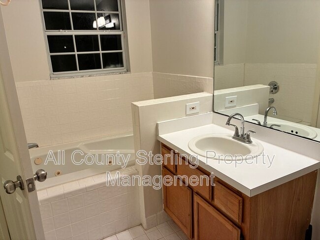 Building Photo - 9781 SW 52 Ln