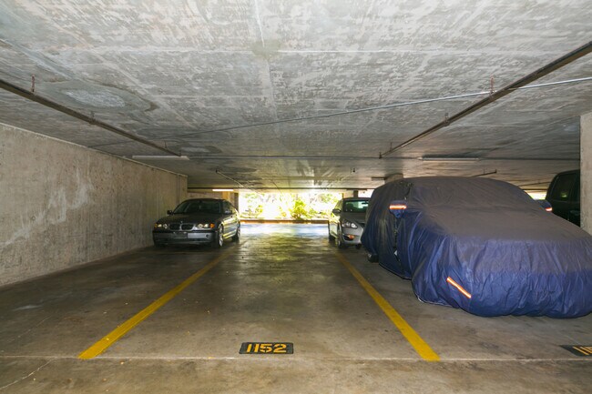 Building Photo - 1060 Kamehameha Hwy