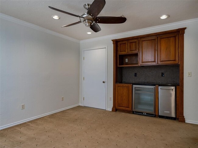 Building Photo - 3025 Pine Ridge Rd