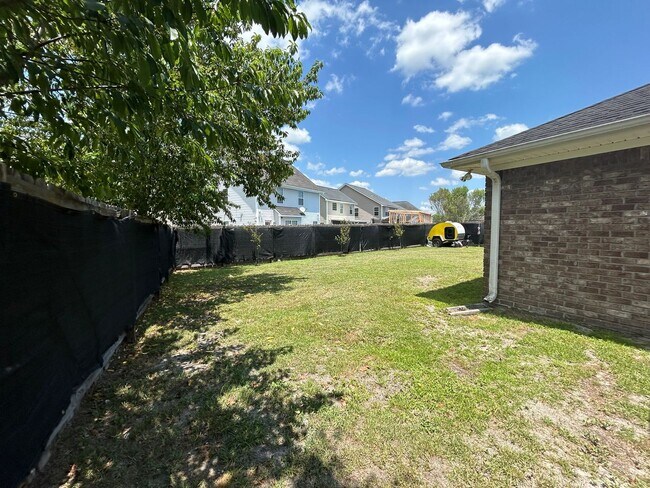 Building Photo - 120 Grandview Dr