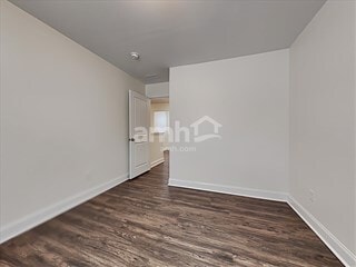Building Photo - 618 E Lionel Rd