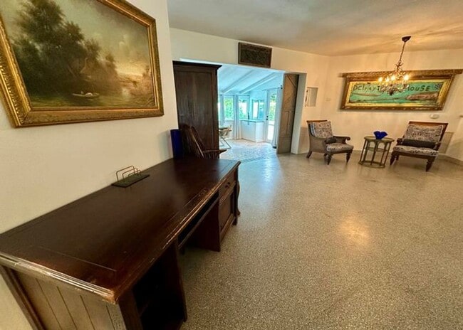 Building Photo - 212 Kings Lynn