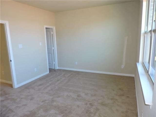 Building Photo - 1156 Roma Dr