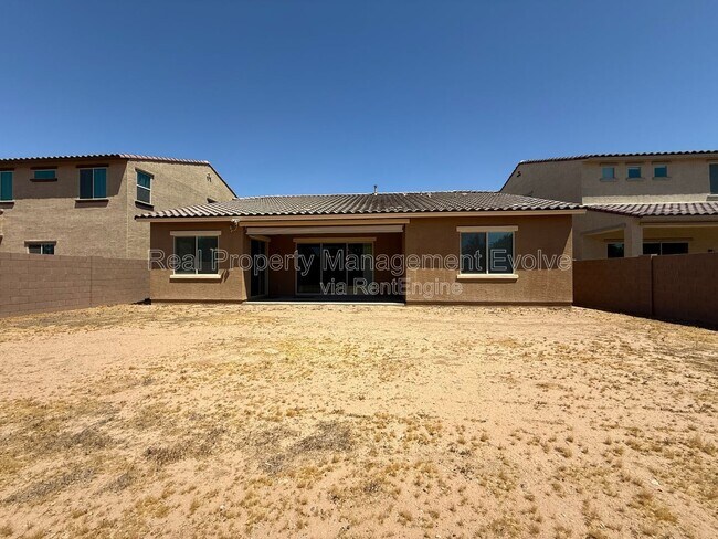 Building Photo - 8723 W Vista Ave