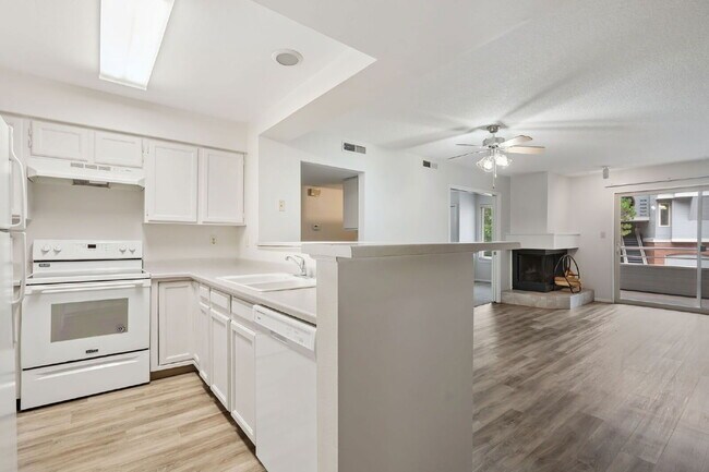 Building Photo - 952 Acapulco Ct