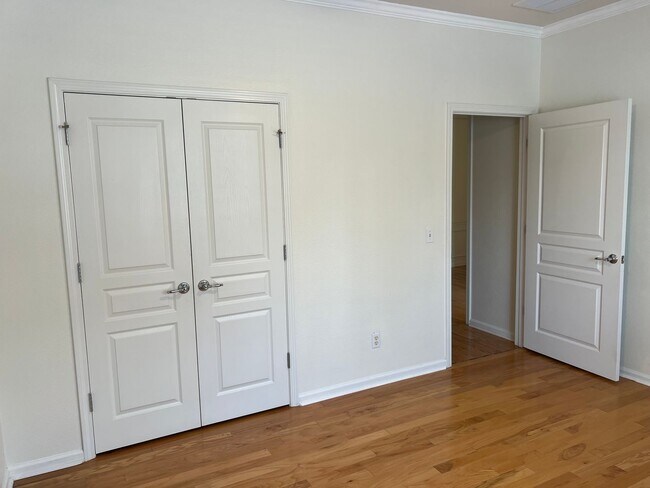 Building Photo - Gorgeous One-Level Ranch Style Home in The...