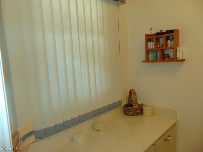 Building Photo - 1092 Riverbend Dr