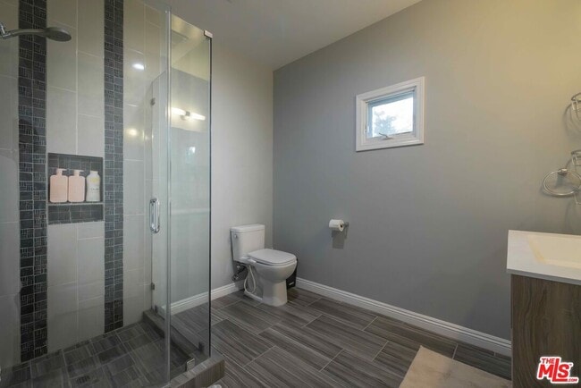 Building Photo - 1121 S Wilton Pl