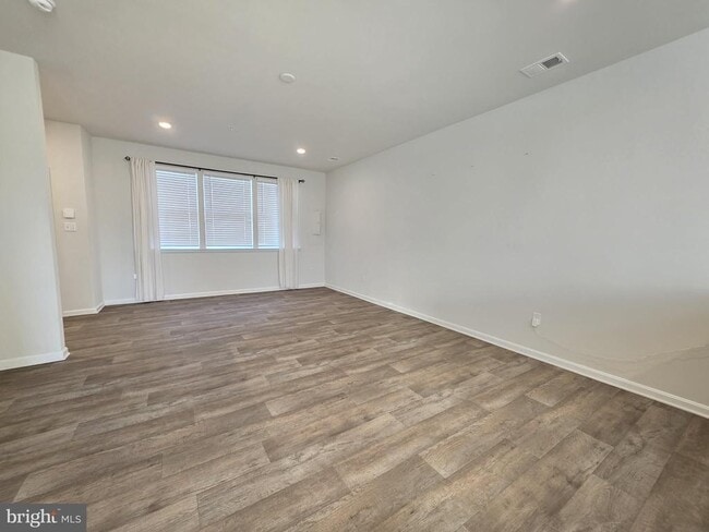 Building Photo - 426 Creekbed Cir