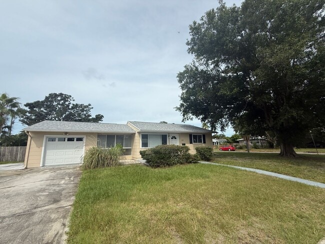 Building Photo - Highly Desired Tyrone home 2/1.5