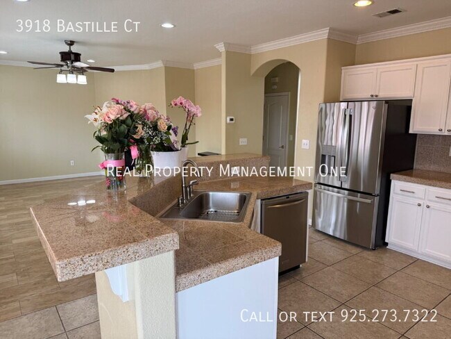 Building Photo - 3918 Bastille Ct