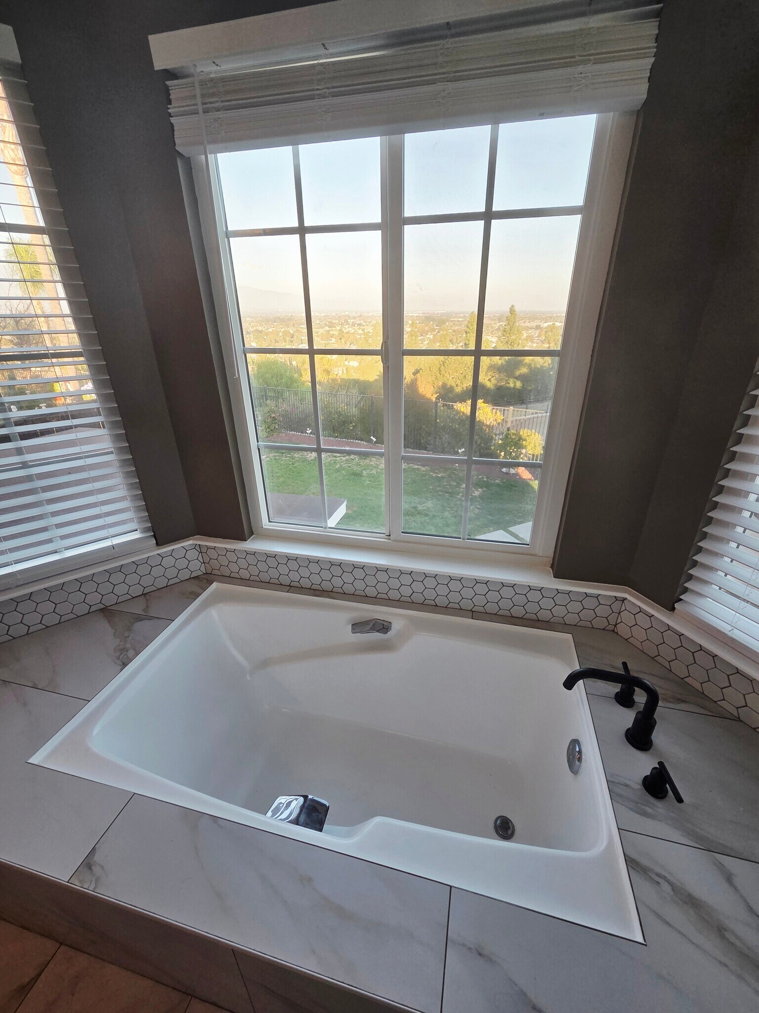 Building Photo - 22 Ridge Crest Cir