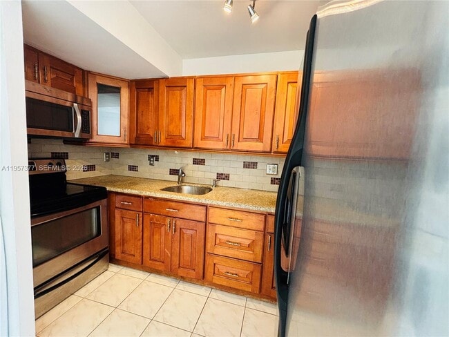 Building Photo - 6992 NW 166 Terrace