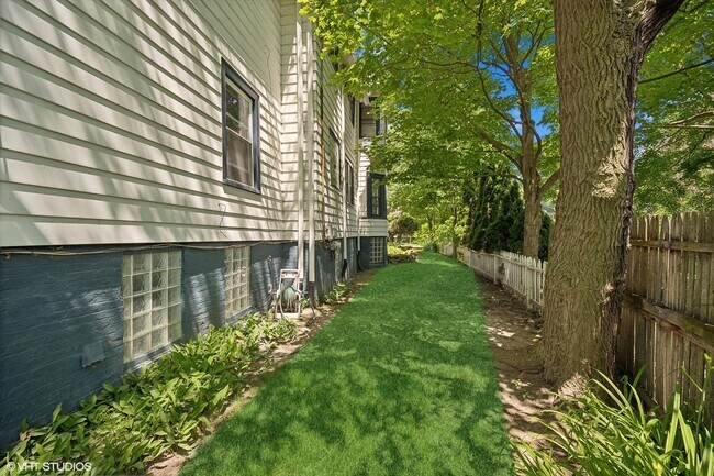 Building Photo - 1029 Linden Ave