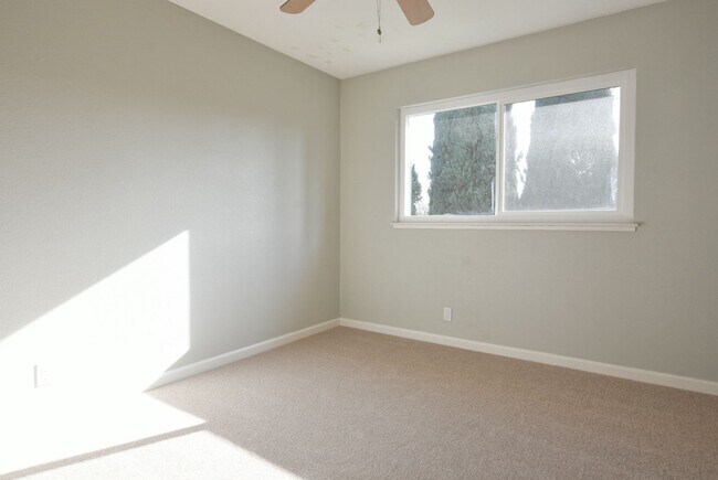 Building Photo - Remodeled and Spacious 4 Bedroom 2.5 Bath Home in Desirable South San Jose Neighborhood