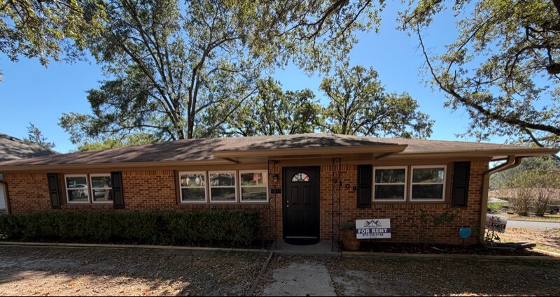 Primary Photo - 3108 Martha St