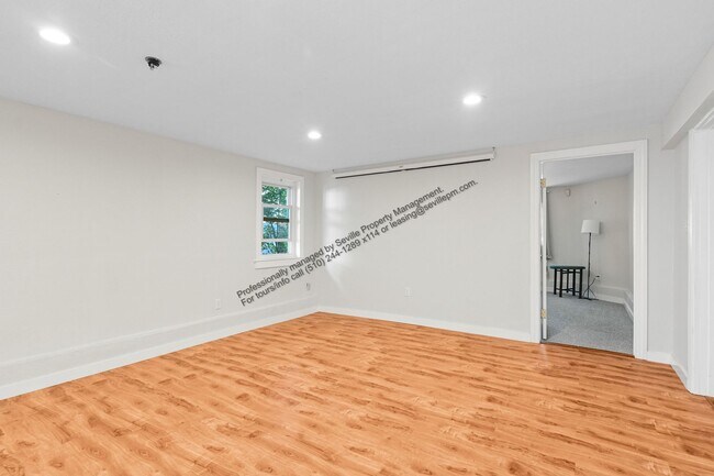 Building Photo - 3BD/1BA First-Floor Unit in West Oakland Duplex – All Utilities Included | $2,999/mo