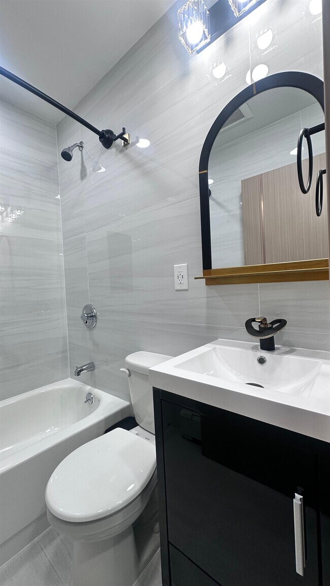 Building Photo - 213 Woodward St