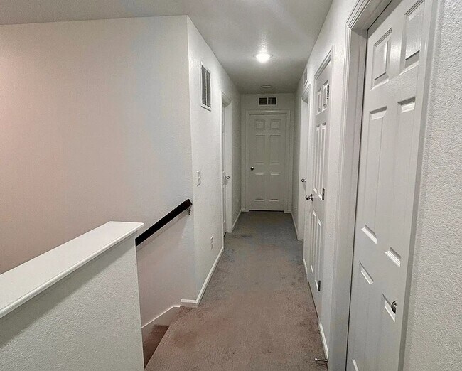 Building Photo - Senderos Creek 3bd paired home