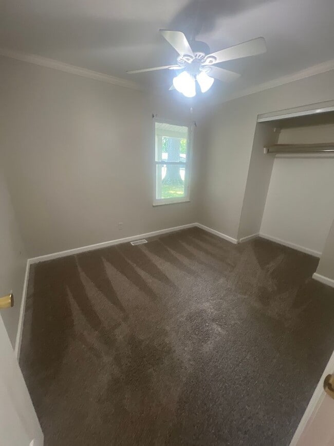 Building Photo - Move in Ready!