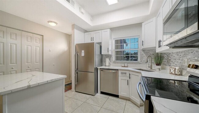 Building Photo - 8375 Glenrose Wy