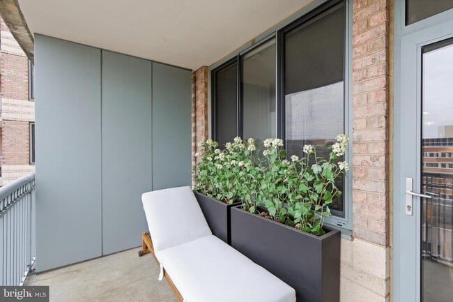 Building Photo - 851 N Glebe Rd