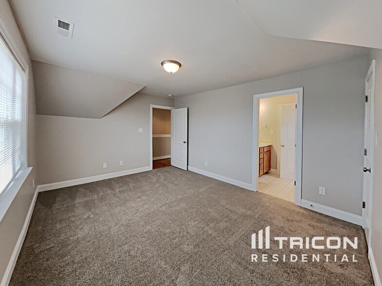 Building Photo - 806 Natural Springs Ct