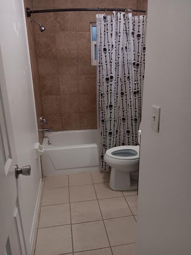 Building Photo - 5849 Crestmont St