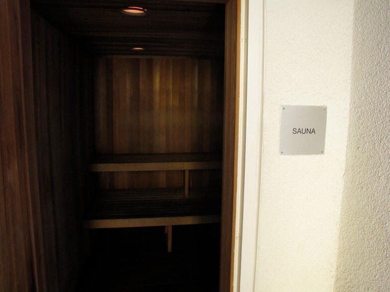 Building Photo - 311 Oak St