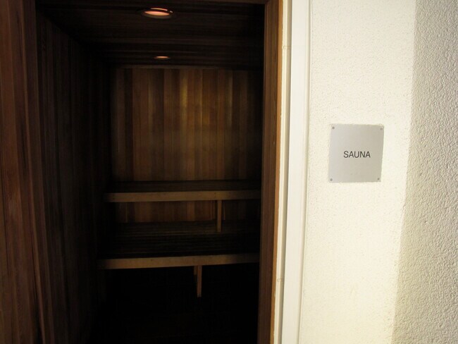 Building Photo - 311 Oak St