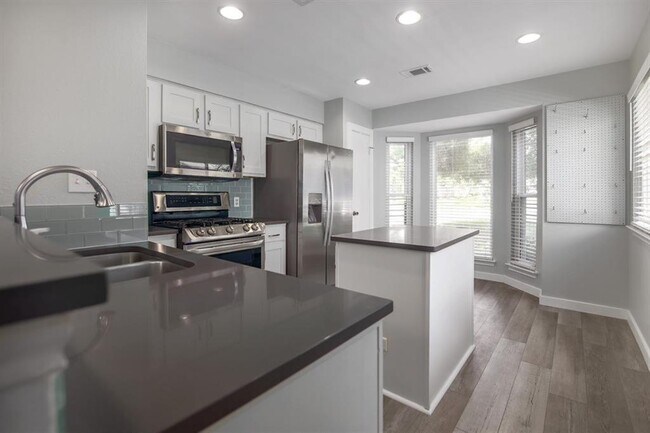 Building Photo - 6400 Avery Island Ave