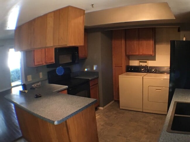 Building Photo - Nice single level home on cul de sac in Foxglenn neighborhood