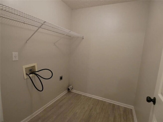 Building Photo - 5440 Windcrest Ln