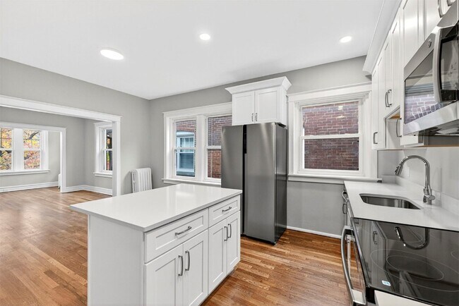 Building Photo - 6432 Alamo Ave