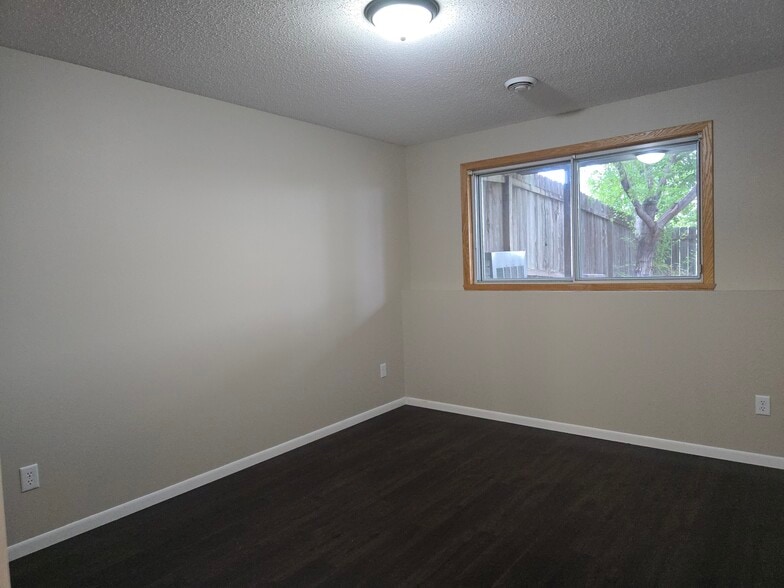 Basement Bedroom #3 - 994 38 1/2 Ave W