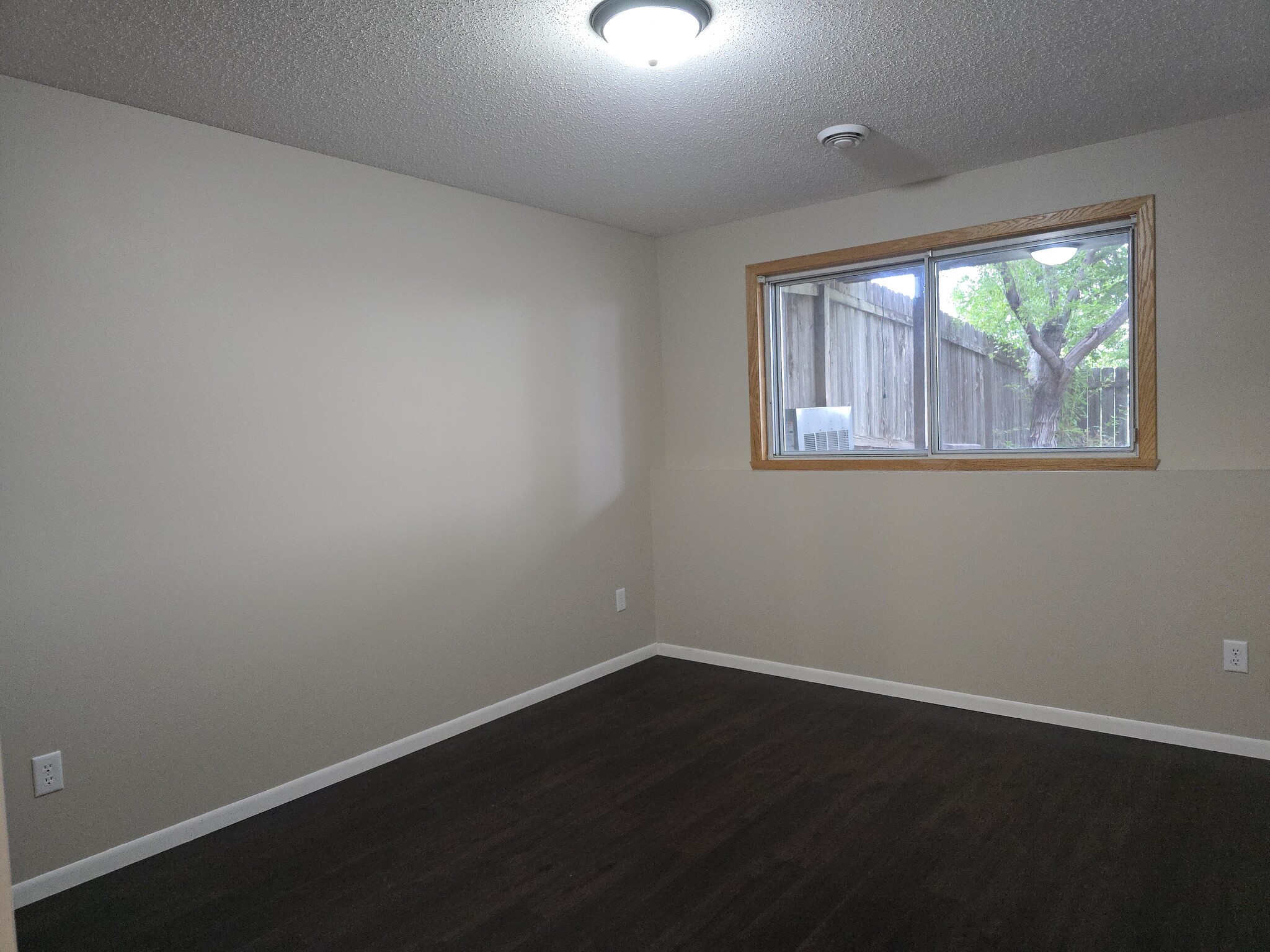Basement Bedroom #3 - 994 38 1/2 Ave W