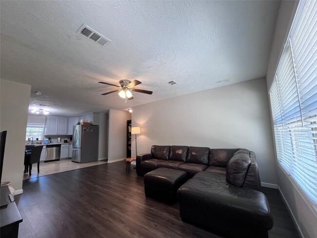 Building Photo - 8626 Greiner Dr
