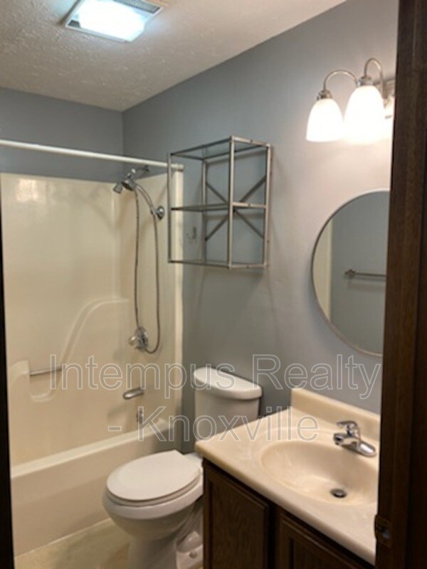 Building Photo - 6517 Bay Cir Dr