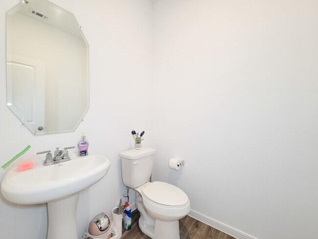 Building Photo - Ready to move in! The Granville floor plan...