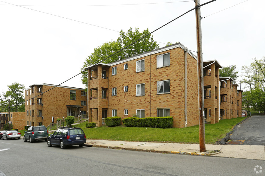 Primary Photo - Carol Shamrock Apartments