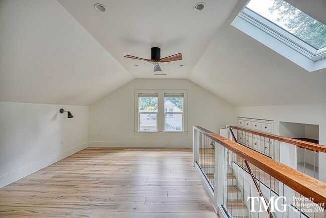 Building Photo - 3 BD SW Portland Home Near Multnomah Village