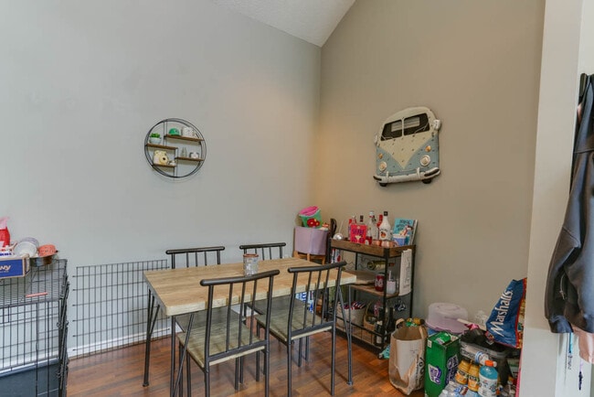 Building Photo - 321 Duke St