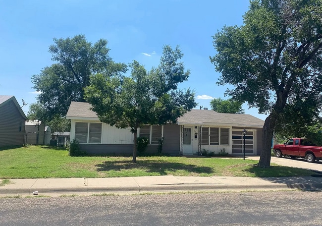 Building Photo - 2413 Poplar St