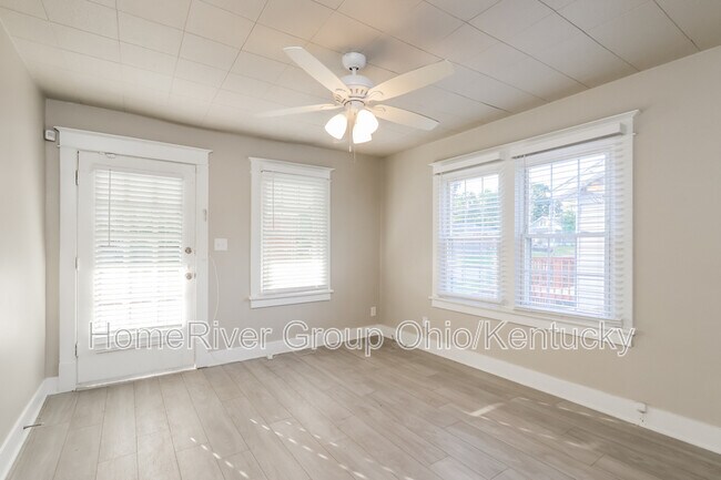 Building Photo - 4328 Lonsdale Ave