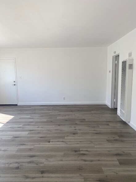 Building Photo - 1240 Manhattan Beach Blvd