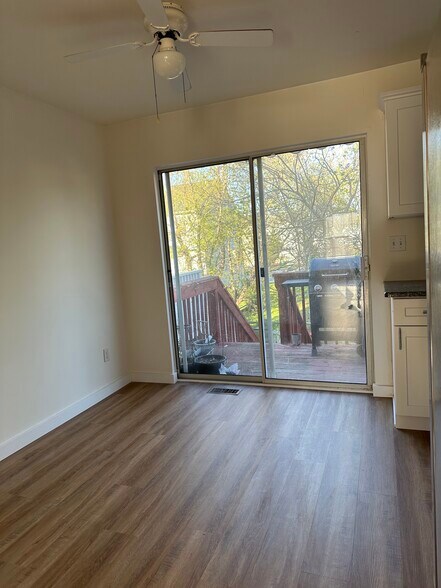 Building Photo - 517 Sally Ln