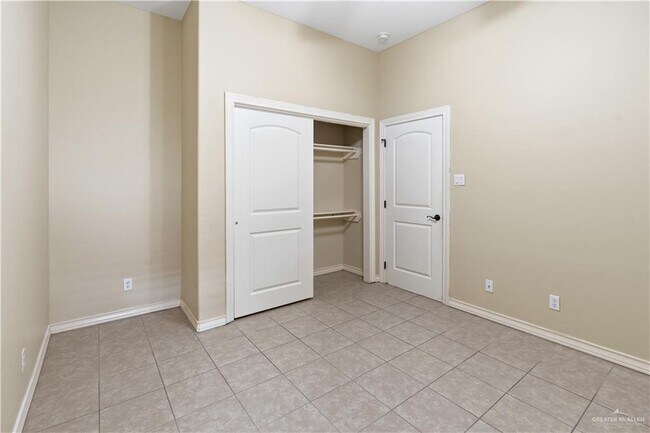 Building Photo - 15 Wellington Ave