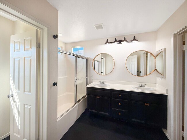 Building Photo - Spacious 4BR/2.5BA Home in Otay Ranch – Av...