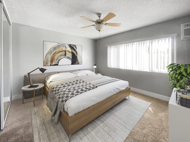 Building Photo - Summit La Crescenta